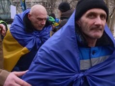 Video. Kiev dan Moskow bertukar tawanan perang pada malam Paskah Ortodoks. Gencatan senjata sebagian besar dilanggar oleh tentara Rusia