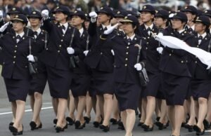 Jepang: tentara ingin merekrut lebih banyak perempuan untuk menutupi kekurangan personel