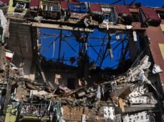 Ukraina: Meskipun berulang kali ada usulan dari Kiev untuk gencatan senjata Paskah, bom Rusia terus berjatuhan di negara tersebut