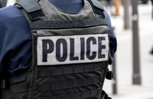 Tiga petugas polisi sedang diselidiki atas penyerangan dan pemerkosaan di tahanan polisi di Sarcelles