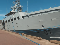 Persinggahan di kapal patroli Jean Tranape dari Angkatan Laut Prancis di Saint-Pierre dan Miquelon