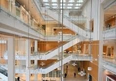 Selama persidangan Athanor, dorongan kriminal seorang mantan jurnalis tersihir oleh sirene spionase