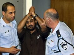 “Hewan itu menyerangnya beberapa kali”: Marwan Barghouti “dalam bahaya” setelah peningkatan penyiksaan oleh Israel