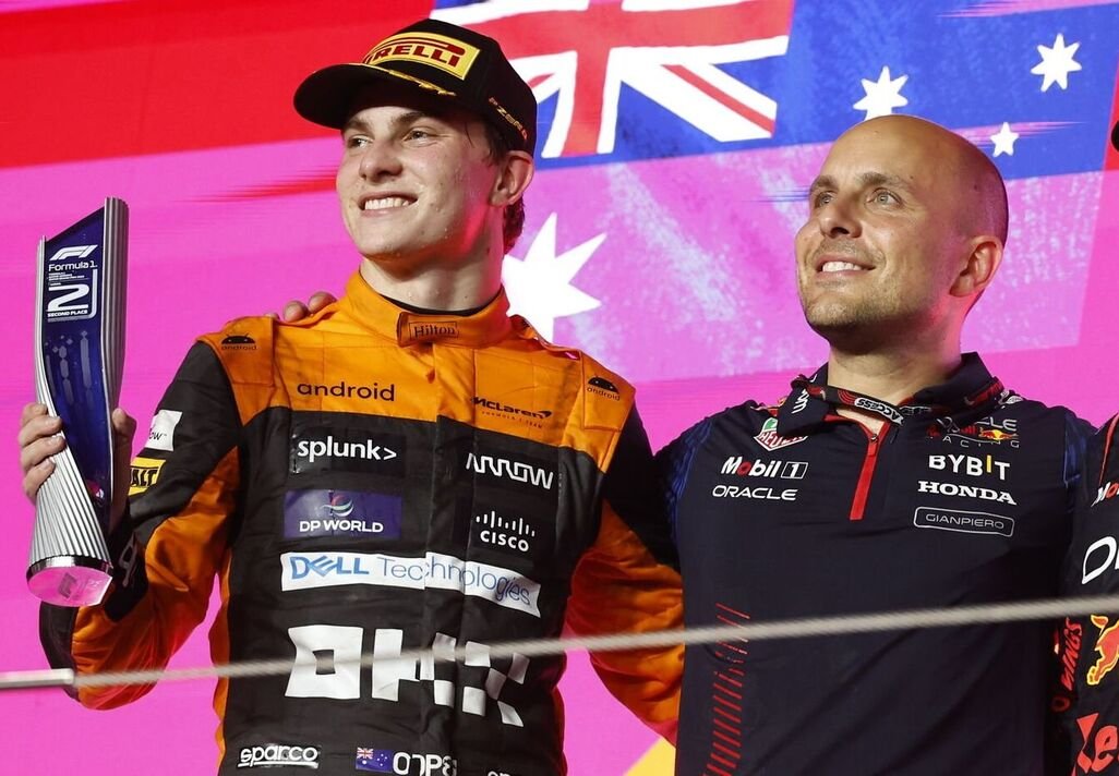 Gianpiero Lambiase bersama Oscar Piastri Gianpiero Lambiase bersama Oscar Piastri