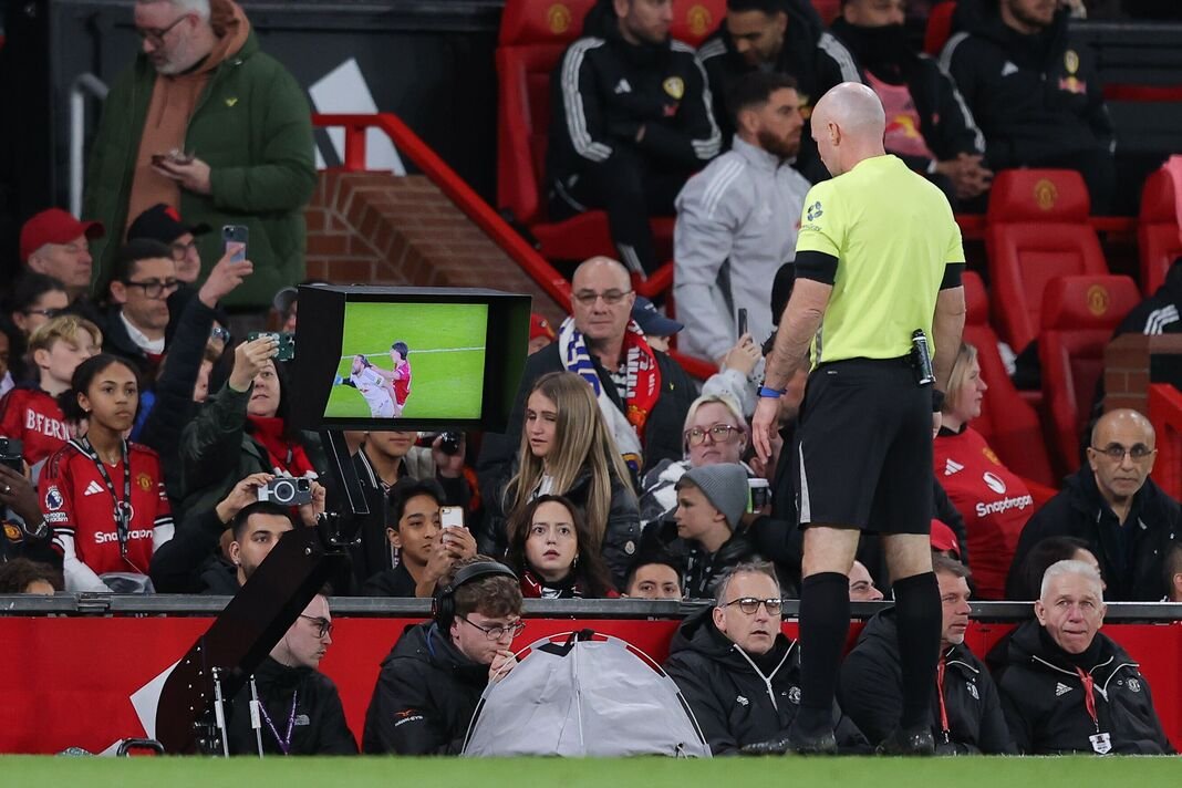 Pertandingan sepak bola lainnya dirusak oleh keputusan VAR yang buruk