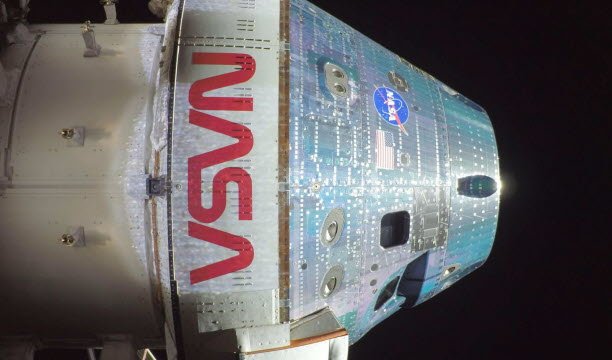 Orion mengambil selfie resolusi tinggi ini di luar angkasa menggunakan kamera yang terpasang pada salah satu panel surya selama inspeksi eksternal rutin terhadap pesawat ruang angkasa pada hari kedua misi Artemis II. Foto Sipa/Nasa/UPI/Shutterstock