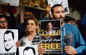 Tunisia: Mourad Zeghidi, seorang jurnalis yang dipenjara karena karyanya, diadili