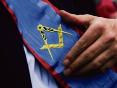 Di kalangan Freemason, hubungan kelompok “Abbot Suger” dengan RN membuat orang merasa ngeri