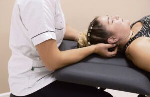 Aromaterapi, akupunktur, refleksiologi, homeopati… Mengapa gelar universitas dalam pengobatan alternatif ini menjadi masalah