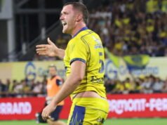 Ragbi. Clermont baris kedua Thomas Ceyte hadir pada peringatan 50 tahun klub dari Ardèche