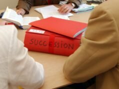 memperhatikan bantuan sosial yang dapat diganti