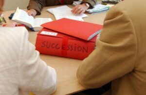 memperhatikan bantuan sosial yang dapat diganti