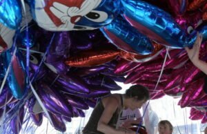 Strasbourg. Kegiatan Paskah di Vitrines kembali ke pusat kota