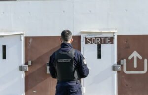 Provence-Alpes-Côte d’Azur. Penyelidikan dibuka menyusul ditemukannya seorang tahanan yang digantung di selnya di Aix-Luynes