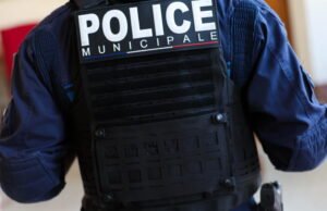 Seine-Saint-Denis. Dua petugas polisi telah dijatuhi hukuman satu tahun penjara karena memukuli seorang pria kulit hitam