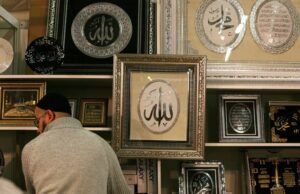 Agama. Pertemuan tahunan umat Islam di Perancis dilarang karena risiko teroris