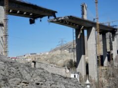 Alami perang di Timur Tengah. Seperti Amerika Serikat di Iran, Israel mengumumkan serangan terhadap jembatan di Lebanon