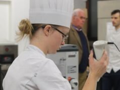 Schoenbourg. Pada usia 21 tahun, Adeline Knaub terjun ke industri kue