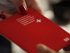 Swiss. Betapa tidak terduganya ‘menage à trois’ menyebabkan seorang perempuan muda Vietnam kehilangan hak naturalisasinya