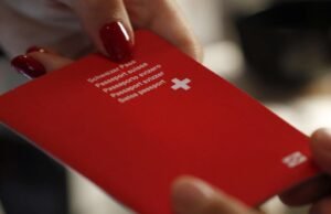 Swiss. Betapa tidak terduganya ‘menage à trois’ menyebabkan seorang perempuan muda Vietnam kehilangan hak naturalisasinya