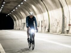 Bersepeda dan mendaki gunung ski. Dalam sebelas jam dia menempuh jarak hampir 250 kilometer… Jocelyn Verdenal dari Alsatia mencetak rekor baru