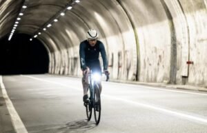 Bersepeda dan mendaki gunung ski. Dalam sebelas jam dia menempuh jarak hampir 250 kilometer… Jocelyn Verdenal dari Alsatia mencetak rekor baru