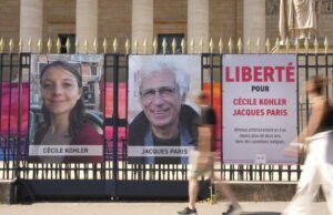 Alami perang di Timur Tengah. Cécile Kohler dan Jacques Paris ‘dalam perjalanan’ ke Prancis, seiring dengan semakin dekatnya ultimatum Amerika