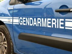 La Wantzenau. Pemeriksaan tas di pintu masuk kampus