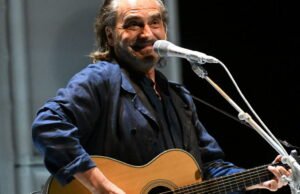 Gambar. Stephan Eicher menjadi pendongeng dan penyanyi di panggung Rotonde di Thaon-les-Vosges