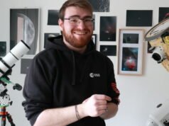 juga. Seorang astrofotografer dari Bas-Rhin mencoba mengabadikan gerhana matahari total di Spanyol