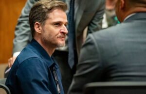 dia menggoda rekan kerjanya melalui pesan, dia mencoba membunuhnya sambil berjalan