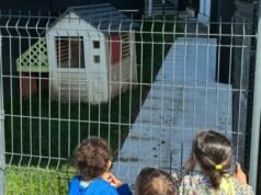 kunci telah diganti, seorang manajer memposisikan dirinya untuk mengambil alih persewaan