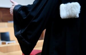 Pengacara mengintensifkan aksi mogok mereka