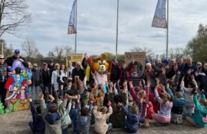 Morsbronn-les-Bains. Didiland dan Kiwanis mengundang 218 anak pada pembukaan taman tersebut