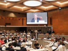 Eurometropolis Strasbourg. Siapa yang akan duduk di sebelah siapa? Setidaknya enam kelompok di ruang pertemuan