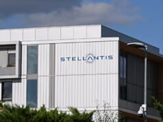 Ekonomi. Stellantis mengumumkan penghentian produksi mobil di Poissy setelah tahun 2028