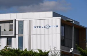 Ekonomi. Stellantis mengumumkan penghentian produksi mobil di Poissy setelah tahun 2028