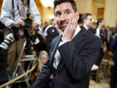 Sepak bola. Lionel Messi menjadi pemilik Cornella, klub pinggiran Barcelona yang bermain di divisi 5