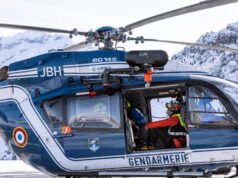 Savoy. Dia jatuh 400 meter dan muncul “hanya” karena cedera lutut