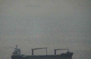 Alami perang di Timur Tengah. Kapal Iran menembaki sebuah kapal tanker minyak di Selat Hormuz