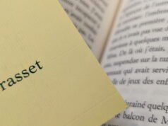 300 penulis menyerukan pengenalan ‘klausa hati nurani’ saat menerbitkan