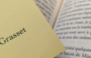 300 penulis menyerukan pengenalan ‘klausa hati nurani’ saat menerbitkan