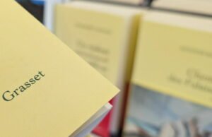 Apa “klausul hati nurani” yang diminta oleh penulis?