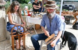 Vosges. Di Relanges Bio, beberapa penenun berbagi pengetahuan kuno dalam melayani lingkungan