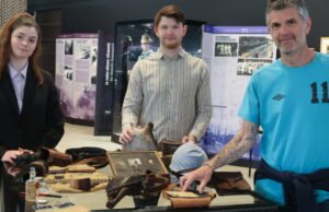 Wattwiller. Tiga orang sahabat mengetahui bahwa nenek moyang mereka bertempur bersama di Hartmannswillerkopf pada tahun 1915