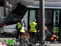 Strasbourg. Trem C tergelincir dan menabrak tembok stasiun, kemungkinan disebabkan oleh ketidaknyamanan pengemudi