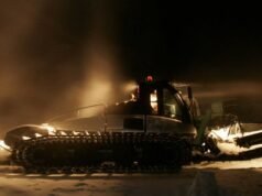 para pencuri pergi dengan sepatu kets, polisi menangkap mereka menggunakan bajak salju