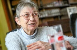 Pada usia 72 tahun, Blandine Chaffat masih berada di belakang konter Café de Lorraine di Celles-sur-Plaine