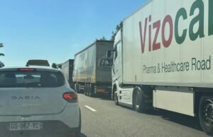 kemacetan lalu lintas besar di sekitar Basel dan sejauh Prancis