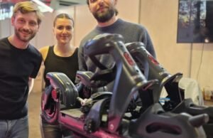 Grenoble. Skwheel, penemu ski listrik pertama di dunia, akan membuka sekolah di resor